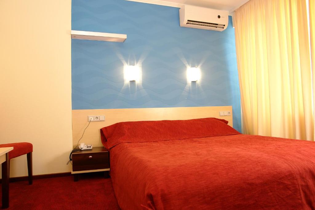 7 Days Hotel Kamyanets-Podilskyi Room photo